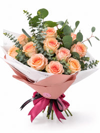 Premium-Strauß mit pfirsichfarbenen Rosen