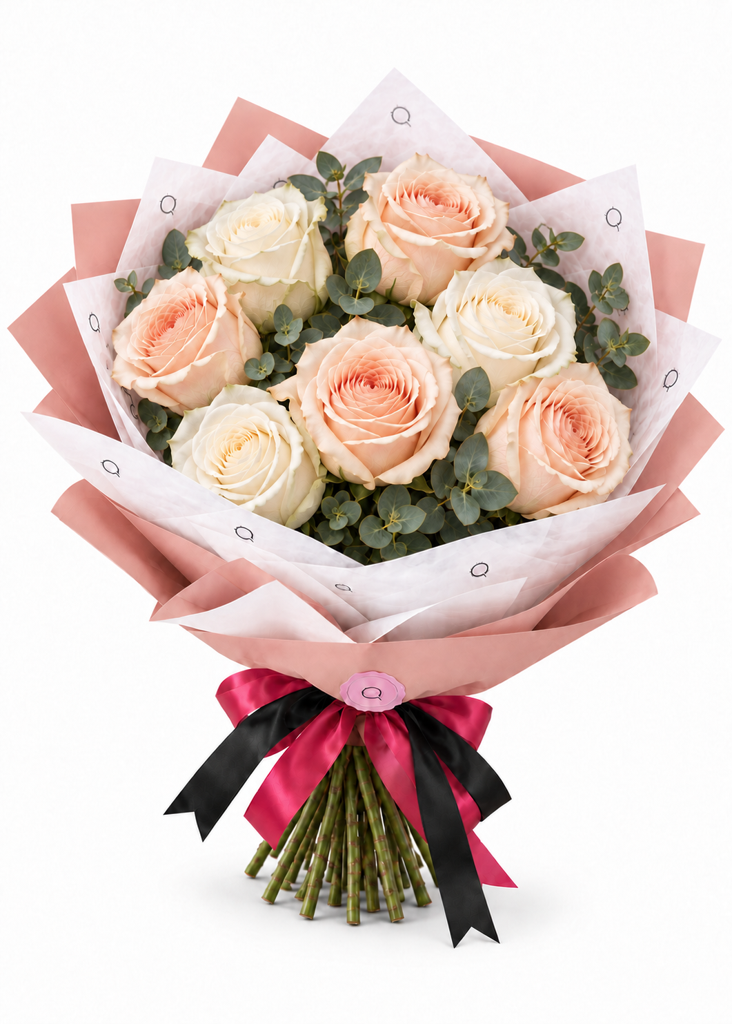 Ramo Essential com 4 rosas Shimmer pêssego e 3 rosas brancas