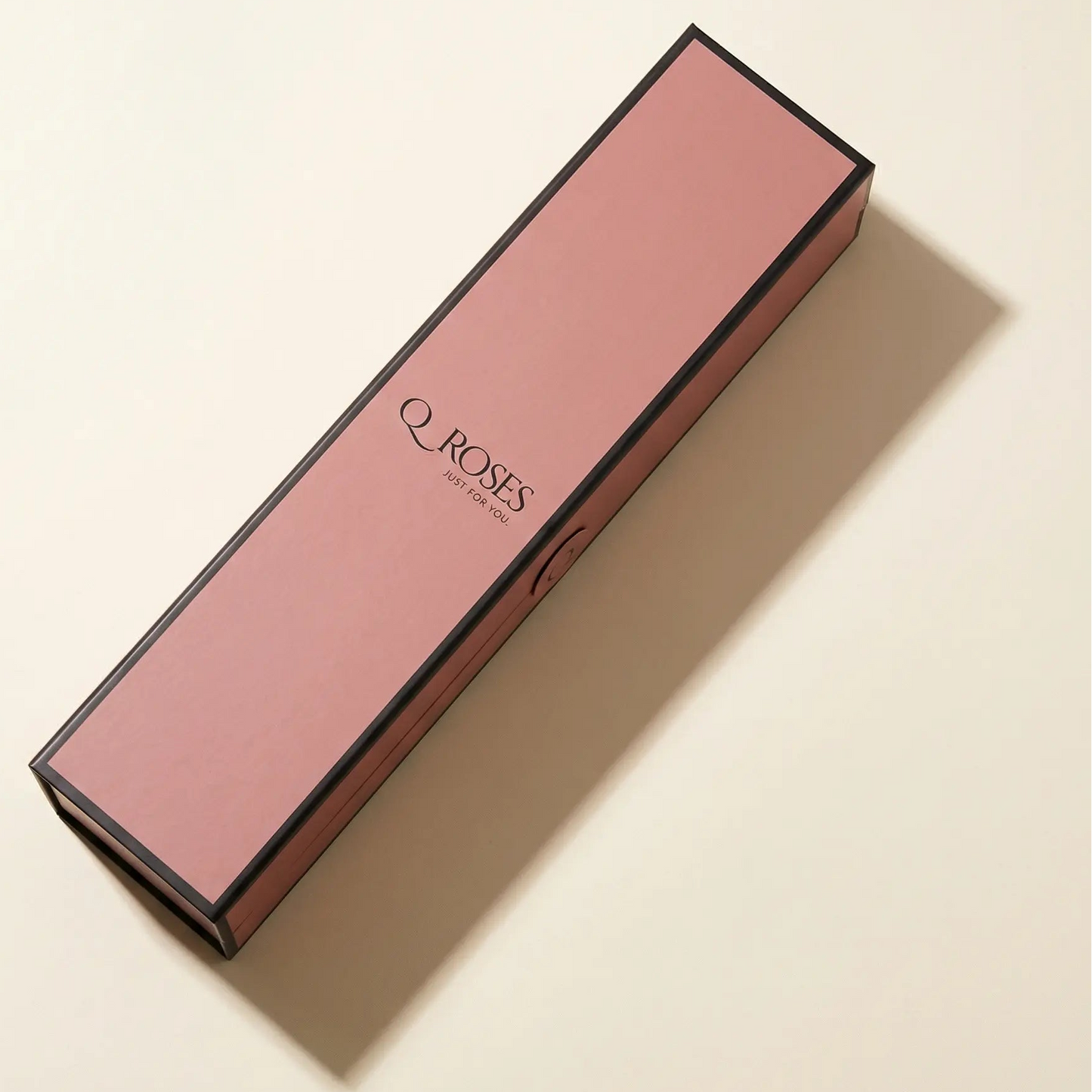 Flute Box QRoses fechada com acabamento premium elegante e minimalista.