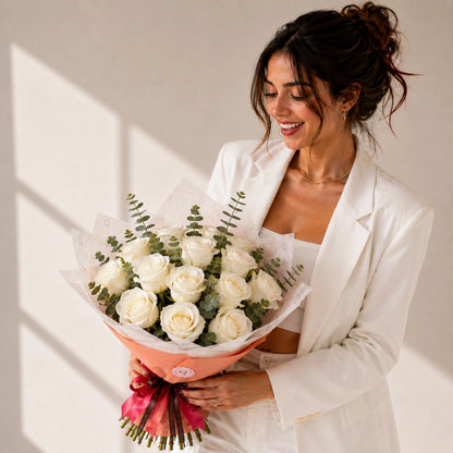 O Ramo de Rosas Brancas Premium transmite beleza