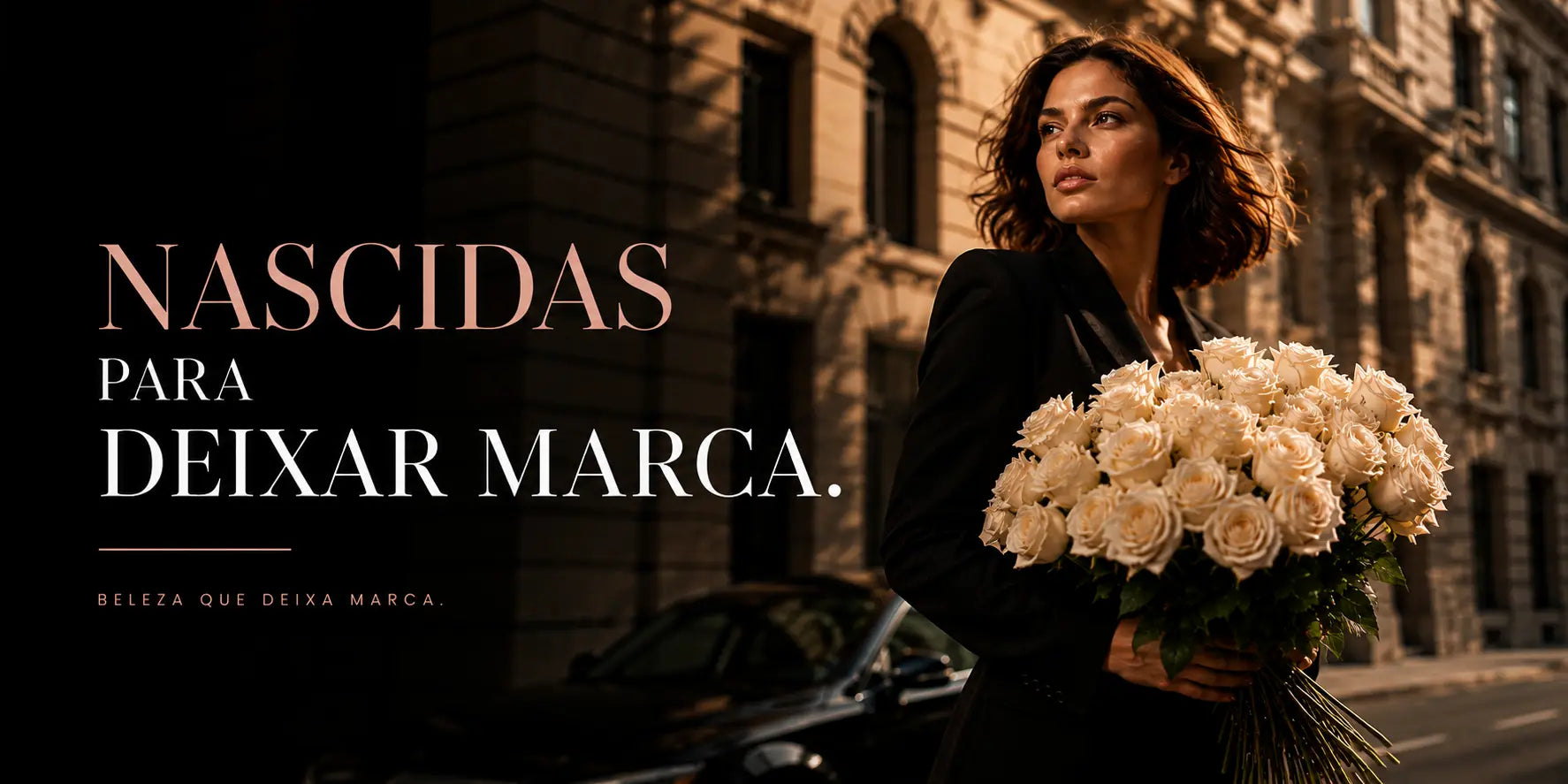Mulher elegante com bouquet premium de rosas brancas QRoses em Lisboa