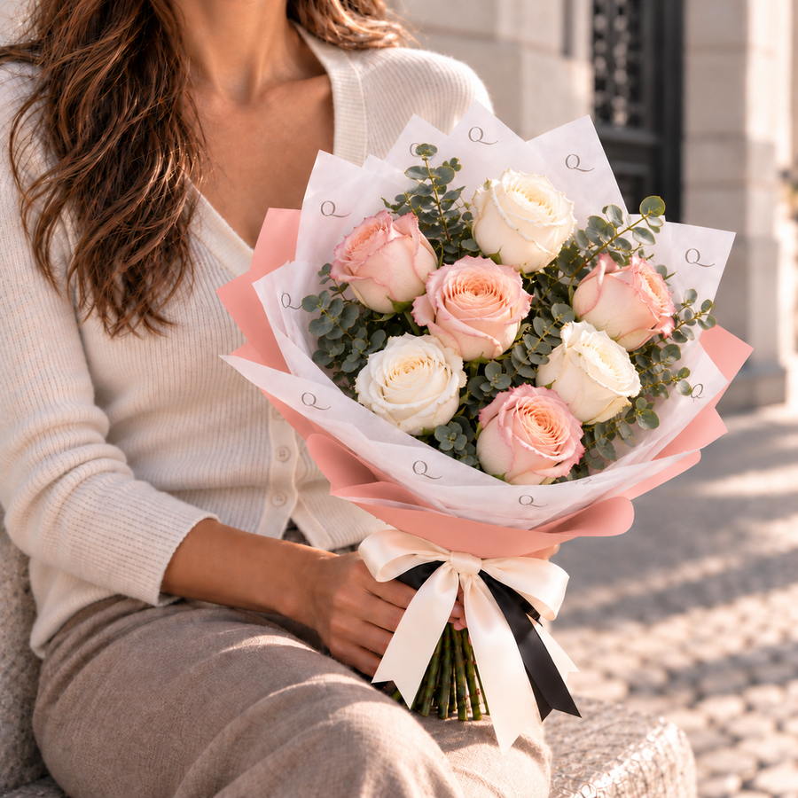Ramo Essential — Rosas Pêssego e Brancas