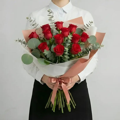 Ramo 12 Rosas Vermelhas Modelo