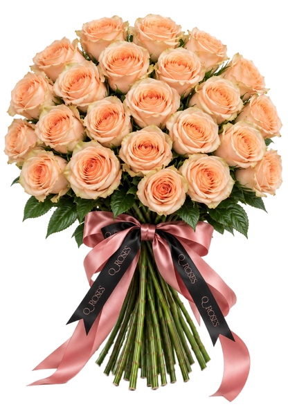 Ramo Elegance de 25 rosas pêssego QRoses com hastes visíveis e laço elegante