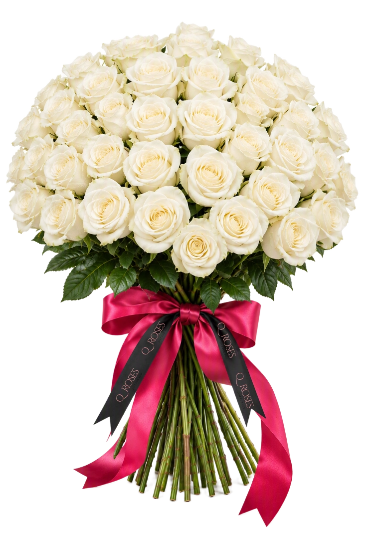 Ramo Elegance 50 com rosas brancas premium e laço QRoses