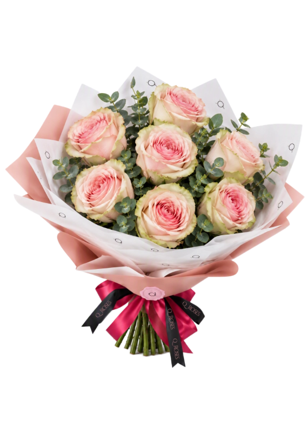 Ramo Essential com rosas cor-de-rosa e laço QRoses