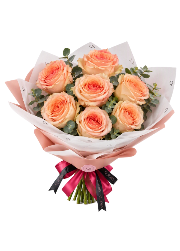 Ramo Essential com rosas pêssego e laço QRoses
