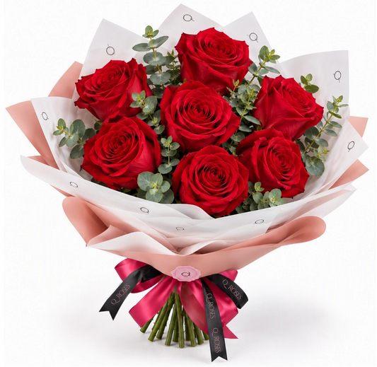 amo Essential com rosas vermelhas e laço QRoses