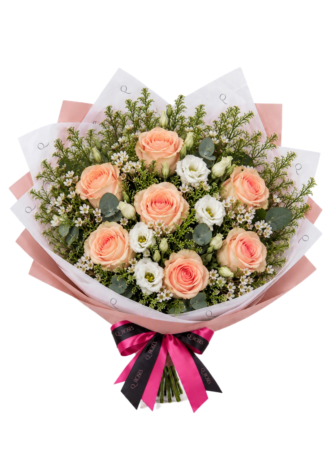 Ramo misto QRoses com rosas pêssego, lisianthus branco, wax flower, lepidium e eucalipto