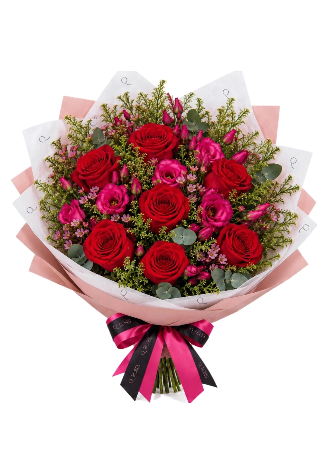 Ramo misto QRoses com rosas vermelhas, lisianthus fúcsia, wax flower, lepidium e eucalipto
